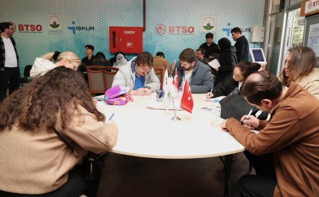Osmangazi Belediyesi’nin her hafta düzenli olarak hayata geçirdiği istihdam buluşmaları,