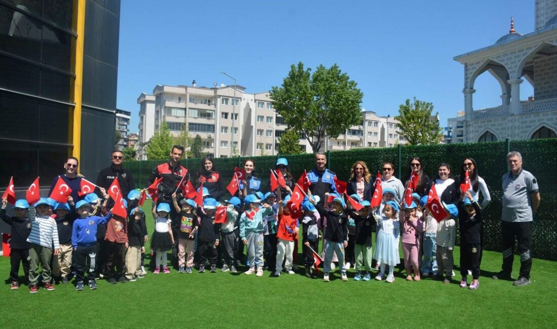 Bursa İl Emniyet Müdürlüğü tarafından çocukların polis teşkilatına olan güven