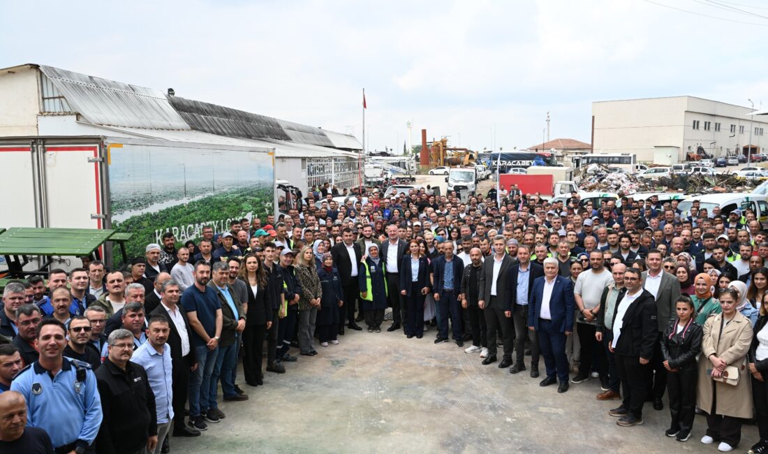 Karacabey Belediye Başkanı Fatih Karabatı, personelle bir araya gelerek çalışanların