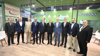 DOSABSİAD Yönetim Kurulu Başkanı Onur Kutlualp ve Yönetim Kurulu Üyeleri,