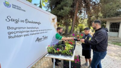 İnegöl Belediyesi, Kurban Bayramı arifesinde mezarlık ziyaretine gelen vatandaşlara 6
