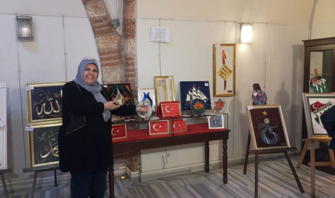 Eğitimine yıllar sonra yeniden dönen, el emeğini sanata dönüştüren 52