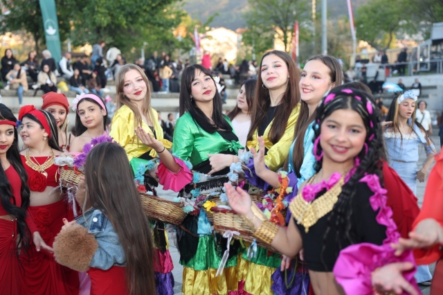 Baharın müjdecisi, bolluk ve bereketin simgesi olan Hıdırellez, Osmangazi’de binlerce