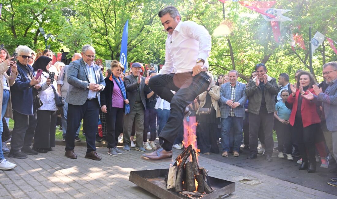Yıldırım Belediyesi tarafından düzenlenen geleneksel Hıdırellez Şenlikleri, renkli görüntülere sahne