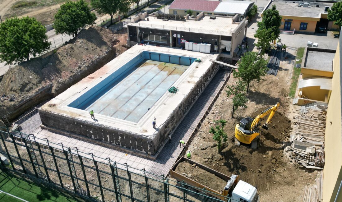 Bursa Büyükşehir Belediyesi, kent genelinde spor yatırımlarını sürdürürken, vatandaşların yılın