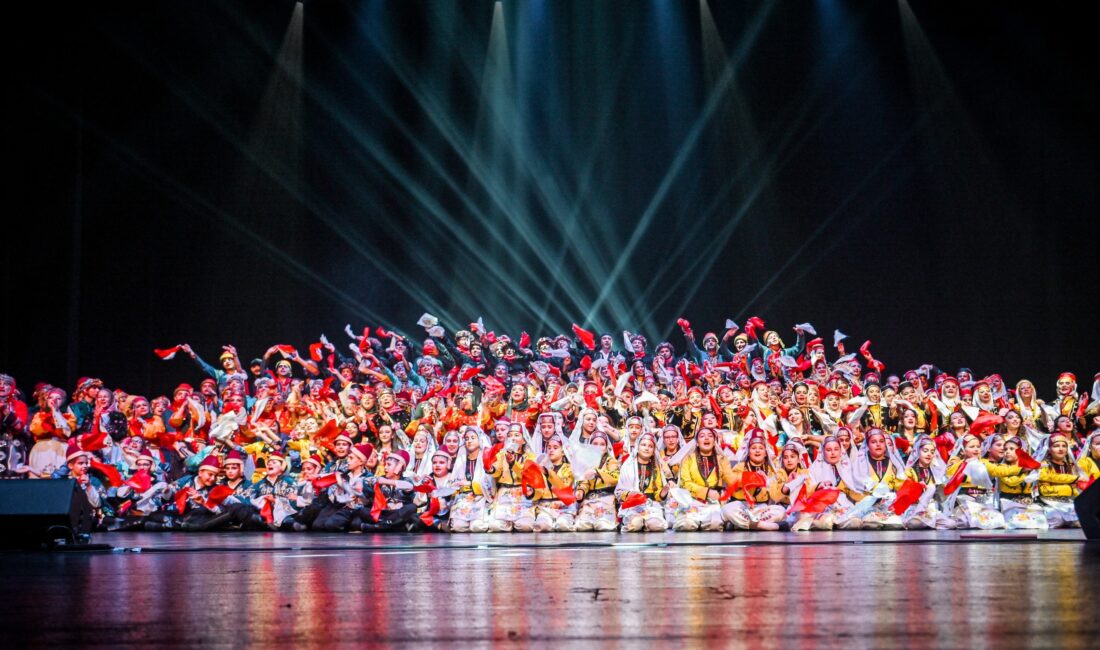 Türkiye’nin köklü folklor gösteri ekiplerinden Karagöz Halk Dansları Topluluğu, Atatürk