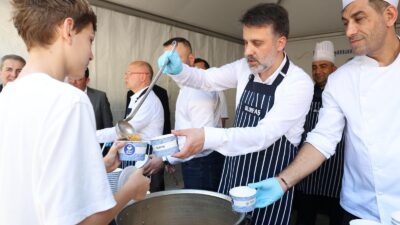 Bursa Büyükşehir Belediyesi Başkan Vekili Şahin Biba, Nilüfer’deki FSM Camii’nde