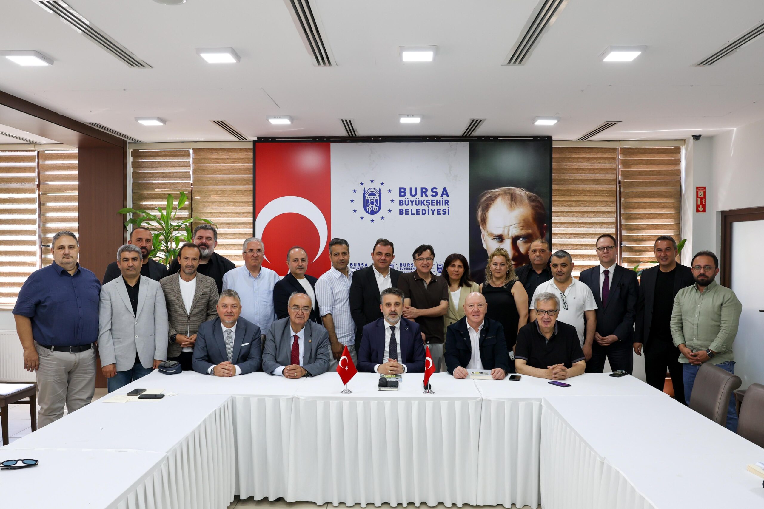 BGC Yönetimi ile buluşan Büyükşehir Başkan Vekili Şahin Biba, "Kaçak