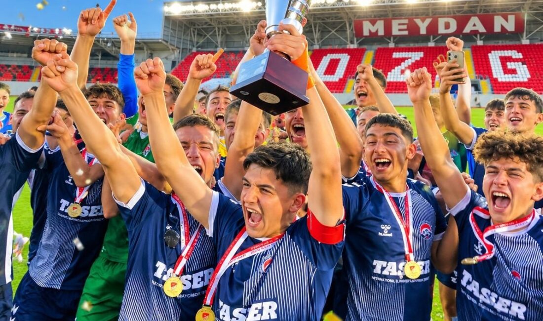 U18 Türkiye Şampiyonası'nda Bursa Orhangazi Futbol Kulübü, İstanbul Gazi Mahallesi