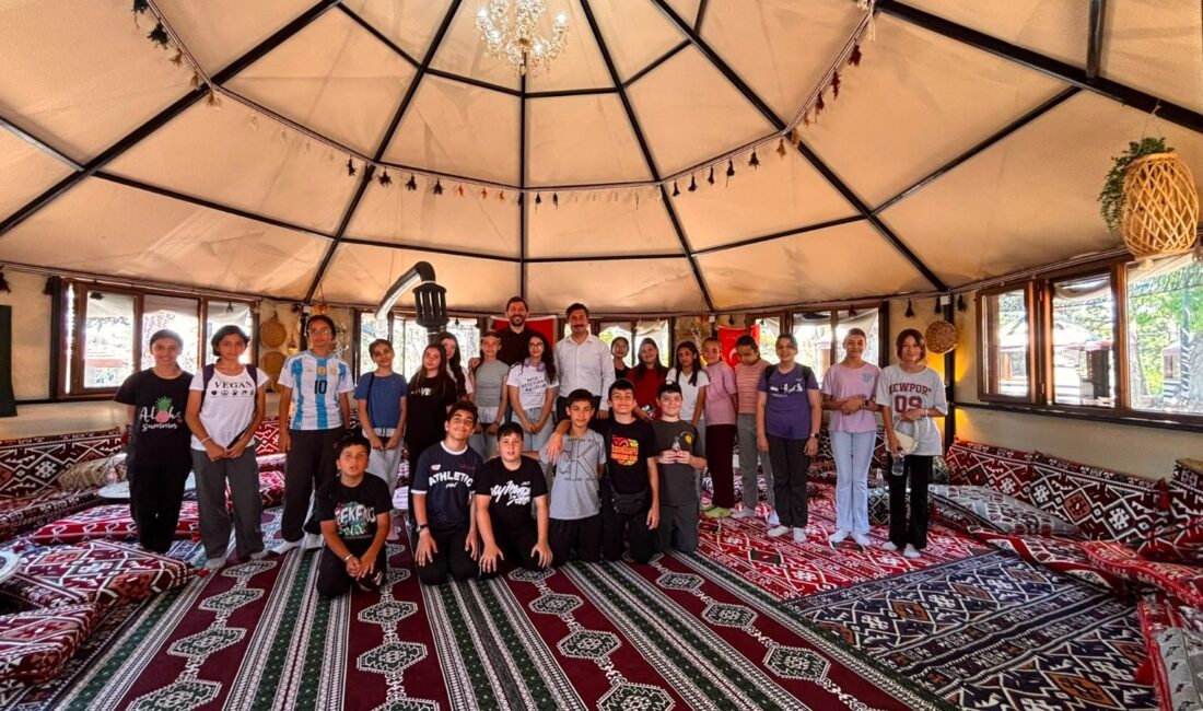 TOKİ Ortaokulu öğrencileri ‘Okullarda Etkinlik Haftası’ kapsamında, Yenişehir Belediye Başkanı