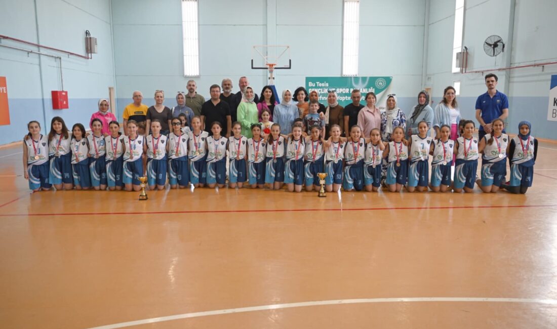 Karacabey Belediyespor'un minik kız basketbol takımları, Bursa genelinde düzenlenen liglerde