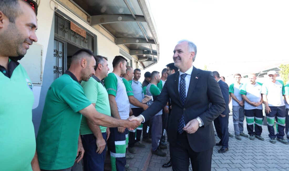 İnegöl Belediye Başkanı Alper Taban, şantiyede Fen İşleri ve Park