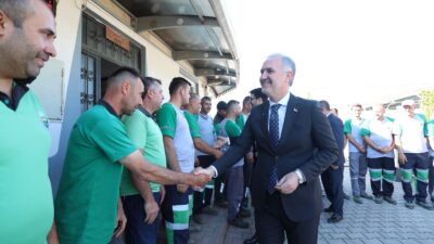 İnegöl Belediye Başkanı Alper Taban, şantiyede Fen İşleri ve Park