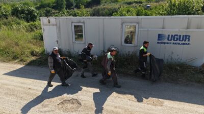 Gemlik Belediyesi Temizlik İşleri Müdürlüğü ekipleri, Kurban Bayramı’nın ardından ilçe