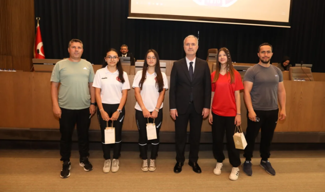 İnegöl Belediyesi Haziran ayı olağan meclis toplantısı gerçekleştirildi. 4 gündem