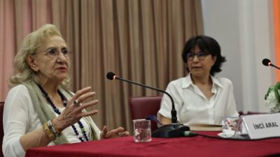 Nilüfer Belediyesi’nin düzenlediği söyleşide konuşan yazar İnci Aral, Türkiye’nin kanayan