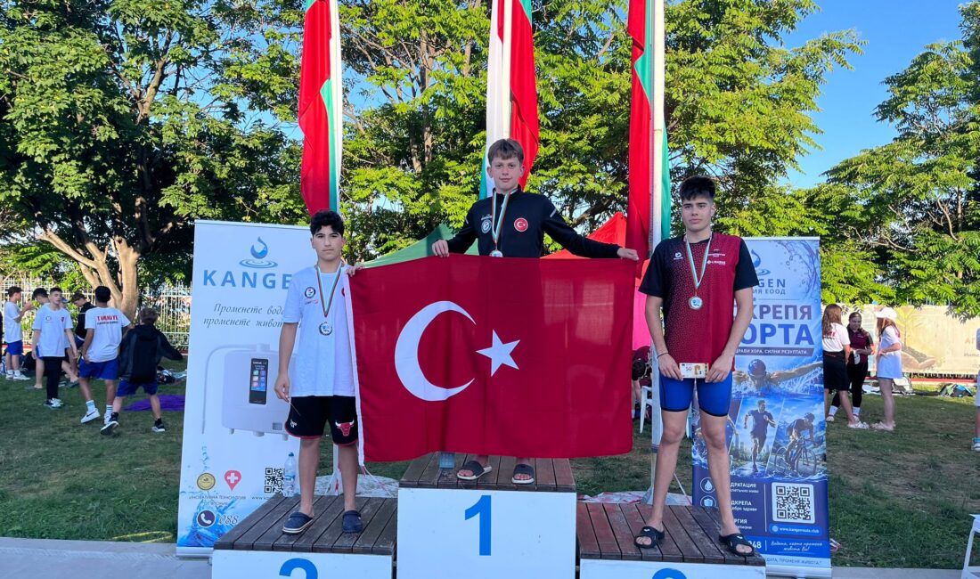 Yıldırım Belediyespor’un genç yüzücüleri, Bulgaristan’ın Varna kentinde düzenlenen Black Sea