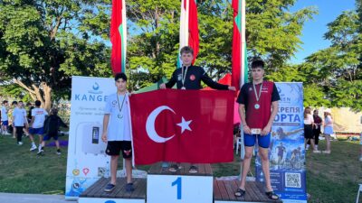 Yıldırım Belediyespor’un genç yüzücüleri, Bulgaristan’ın Varna kentinde düzenlenen Black Sea