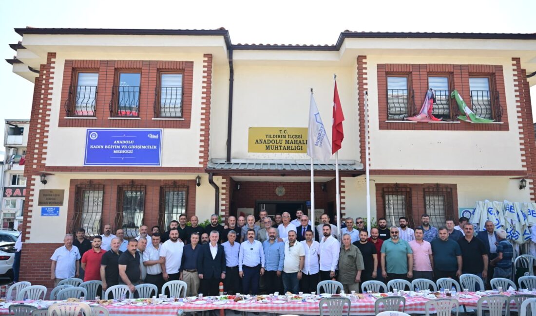 Yıldırım Belediye Başkanı Oktay Yılmaz, Anadolu Mahallesi esnafıyla bir araya