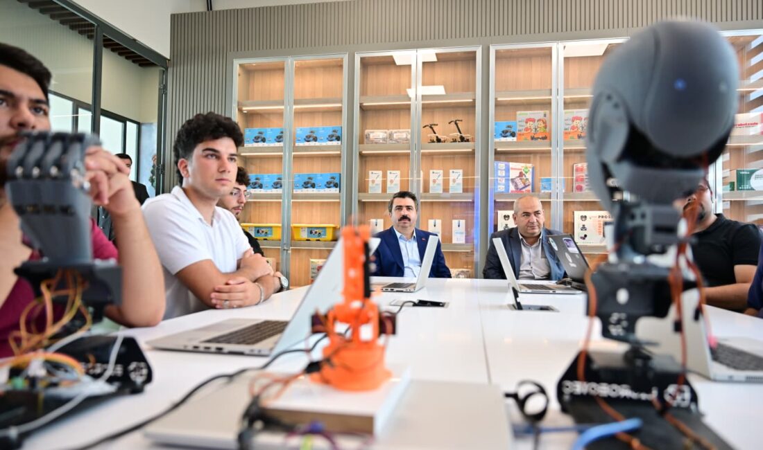 Yıldırım Belediyesi Yapay Zeka ve Teknoloji Merkezi, gençlerin dijital dünyada