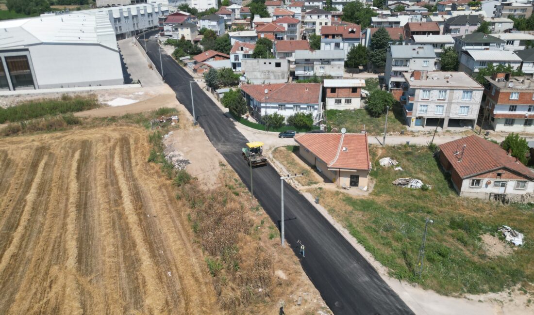 Bursa Büyükşehir Belediyesi tarafından 17 ilçede asfalt kaplama çalışmaları aralıksız