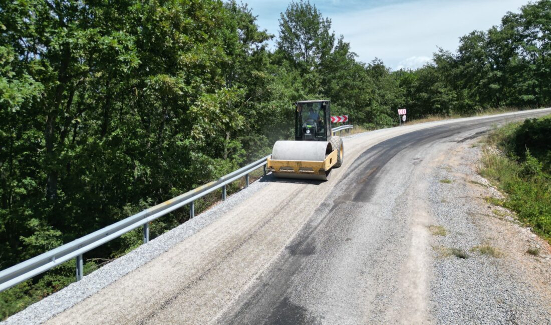Bursa Büyükşehir Belediyesi, 17 ilçede sürdürdüğü yol yenileme çalışmaları kapsamında
