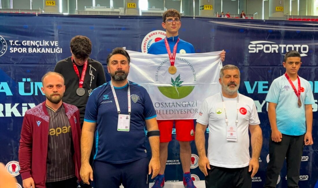 Osmangazi Belediyespor’un başarılı boksörü Muhammet Gümüş, Kayseri’de düzenlenen U15 Türkiye