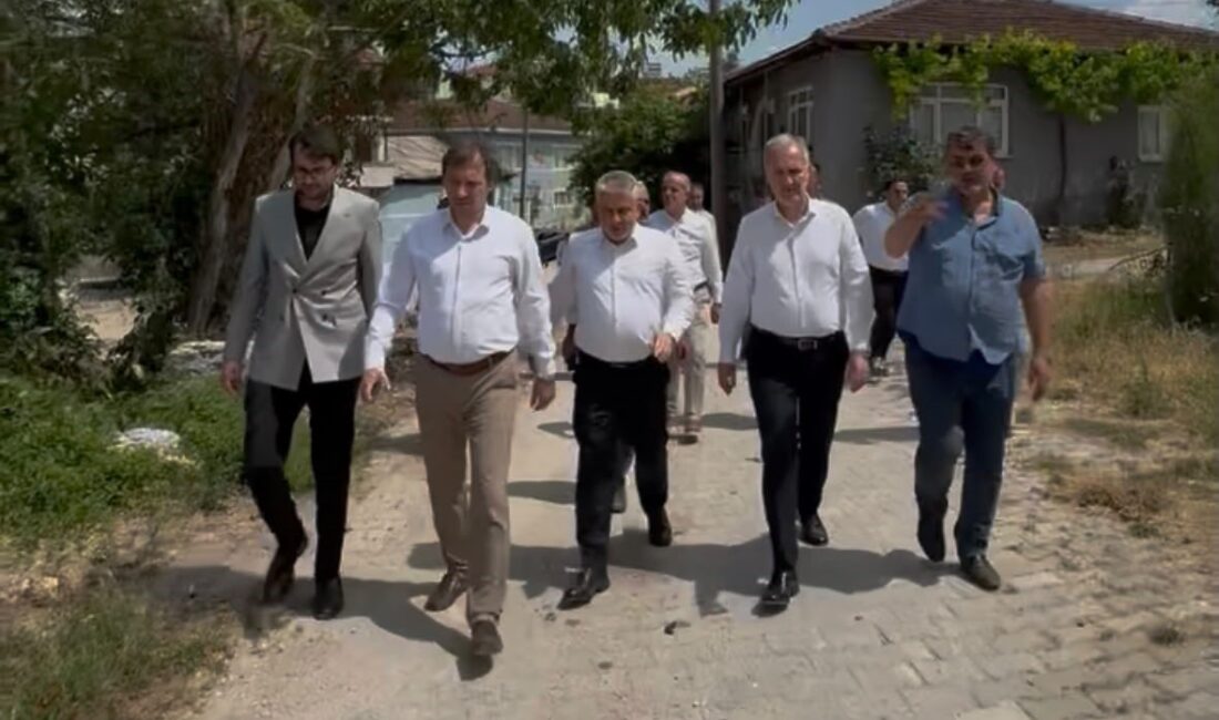Yaz mevsimiyle birlikte kırsal mahallelerde üst yapı çalışmalarına hız veren