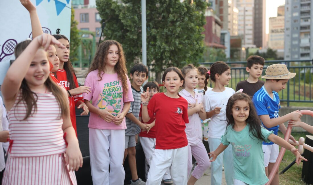 Osmangazi Belediyesi'nin yaz akşamlarına renk katan Mahalle Şenlikleri, Doğanbey Mahallesi'nde