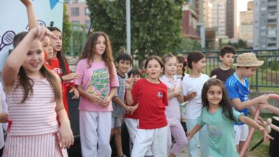 Osmangazi Belediyesi'nin yaz akşamlarına renk katan Mahalle Şenlikleri, Doğanbey Mahallesi'nde