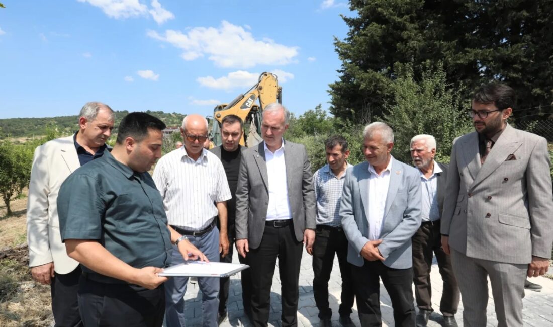 İnegöl Belediyesi, kırsal mahallelerde yol kaplama çalışmalarını sürdürüyor. Belediye Başkanı