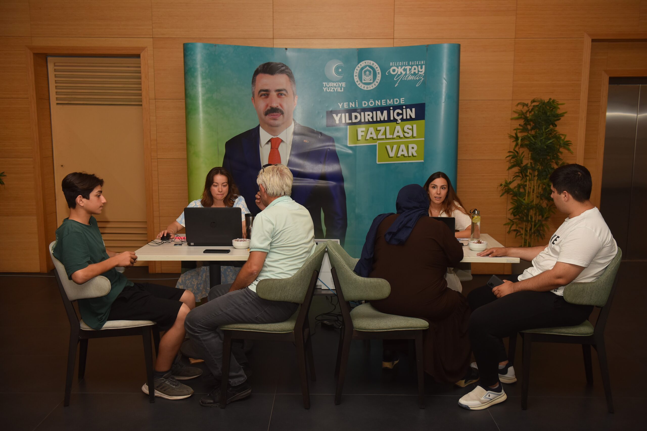 Yıldırım Belediyesi, LGS sınav sonuçlarının açıklanmasının ardından tercih yapacak öğrencilere