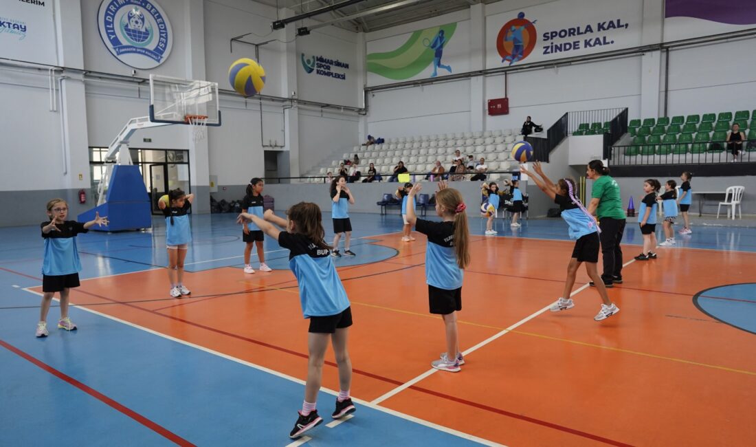 Yıldırım Belediyesi’nin düzenlediği Yaz Spor Okulları, binlerce çocuğu sporla buluşturuyor.